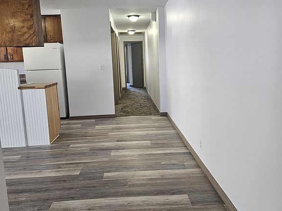 3rd image of 1110 Elm St Ste B