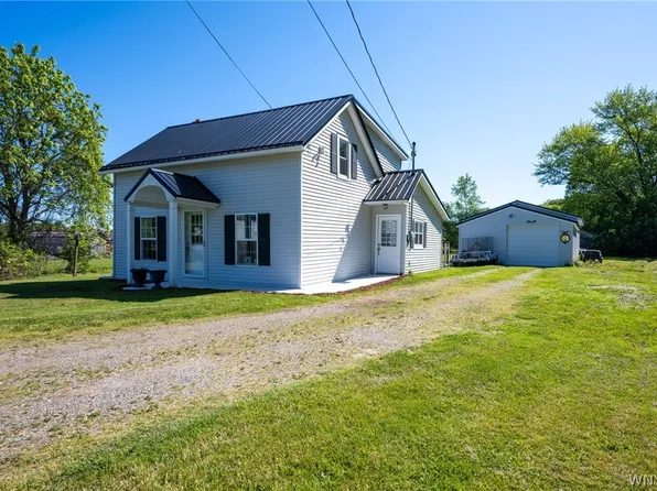 12486 Hanford Rd, Silver Creek, NY 14136