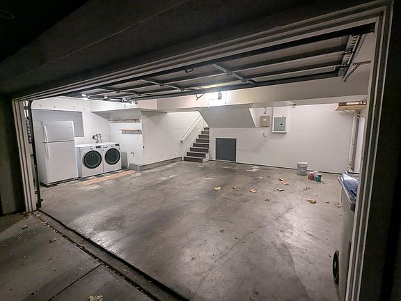 3rd image of 3049 Nattinger Ct