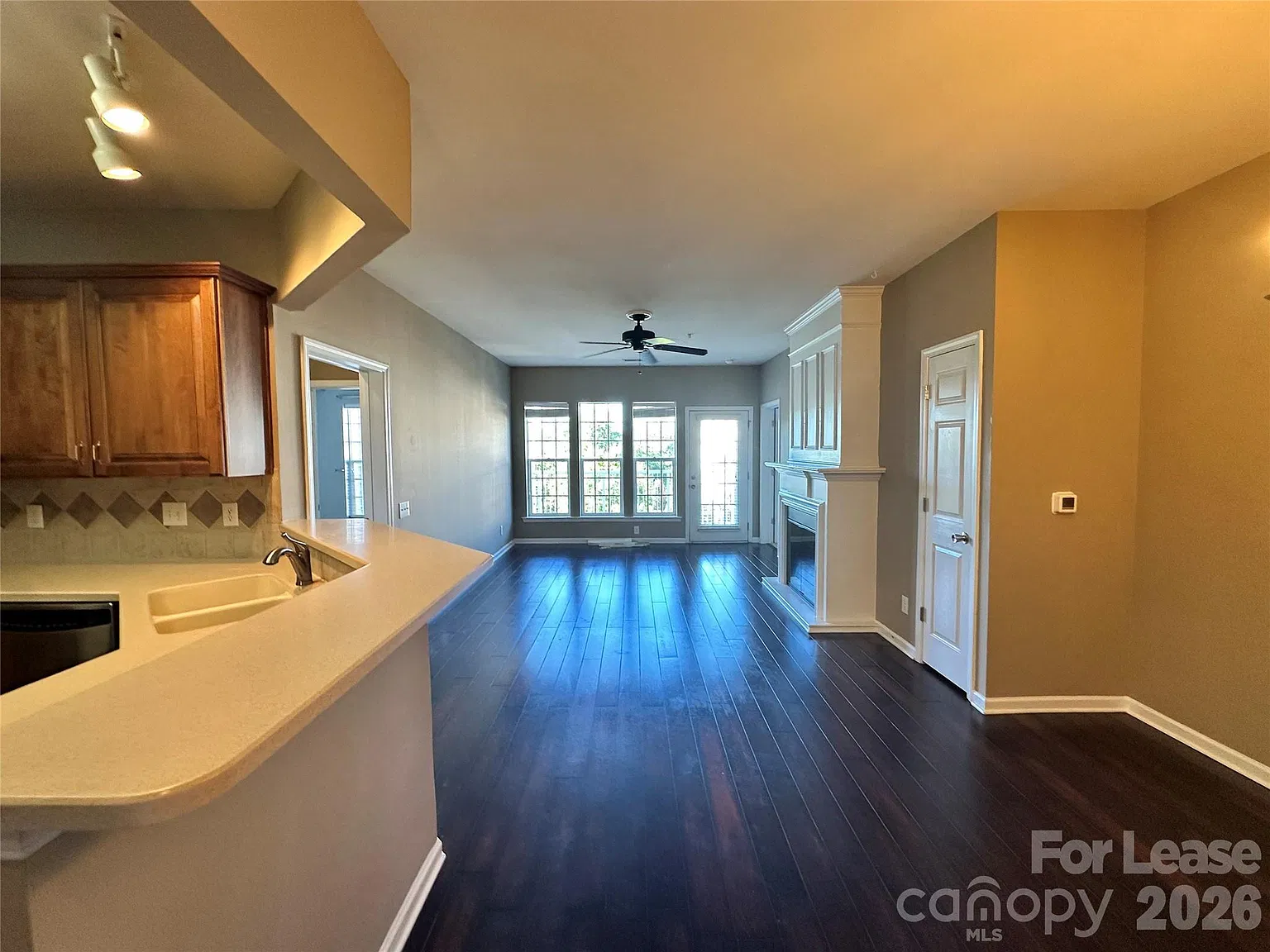 2 bed, 2.0 bath, 1200 sqft, $1,795 — Photo 3