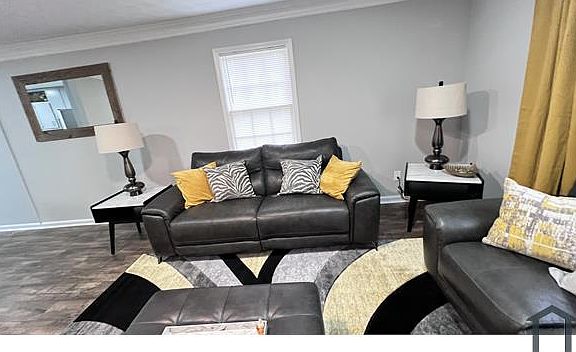 3rd image of 3461 Southgate Trl SE