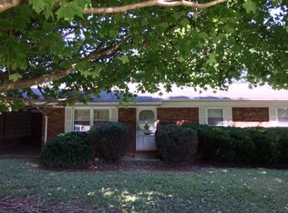 143 Strawberry Ln, Statesville, NC 28625