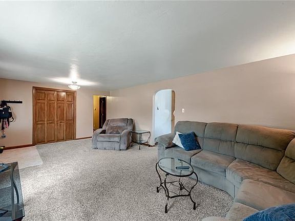 5th image of 601 Vine St