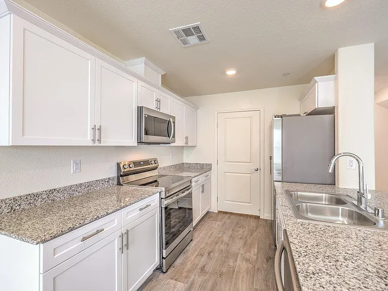 2666 Champagne Gold Ave — Photo 15