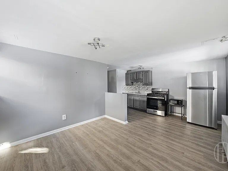 1318 E 58th St #1A — Photo 1