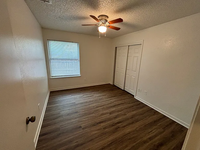 2514 Livingston Ln — Photo 20