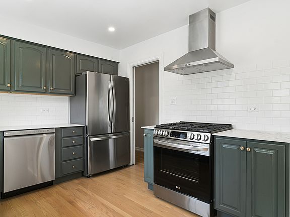 5th image of 10 N School St