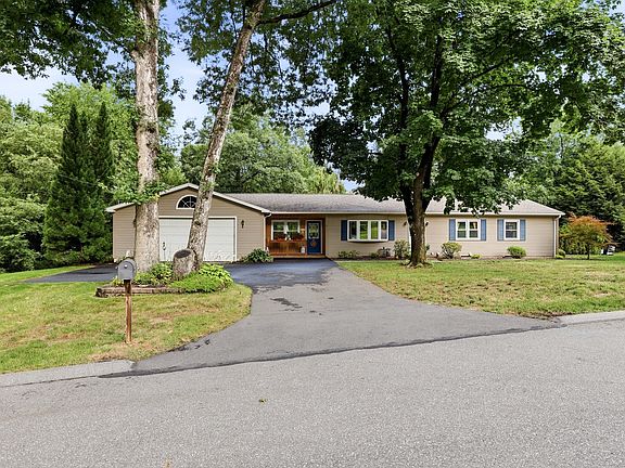 3rd image of 8 Linwood Dr
