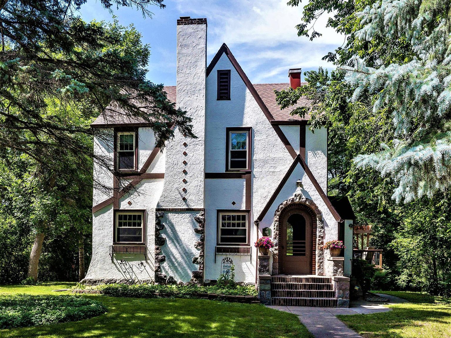 516 S Oak St, Fergus Falls, MN 56537 Zillow