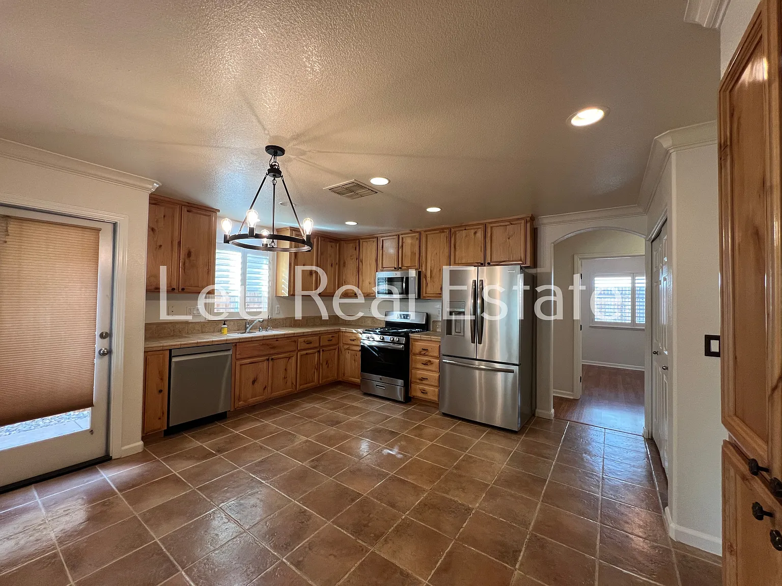 3 bed, 1067 sqft, $2,500 — Photo 3