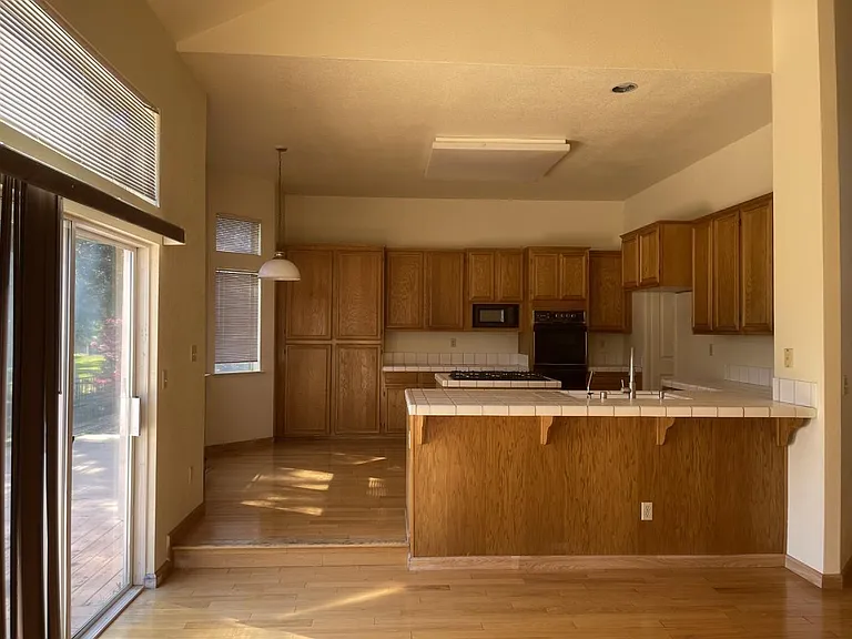 2234 Prestwick Dr — Photo 13