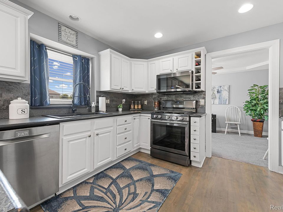 24909 Foxmoor Blvd, photo 18