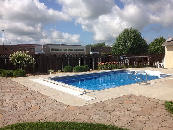 4th image of 609 Waterford Way