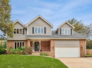 10520 Elmcrest Dr, Clive, IA 50325