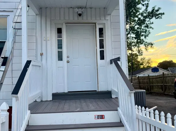 11 Greenwood Rd #2, Brockton, MA 02301