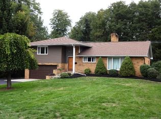 8440 Ericson Dr, Williamsville, NY 14221