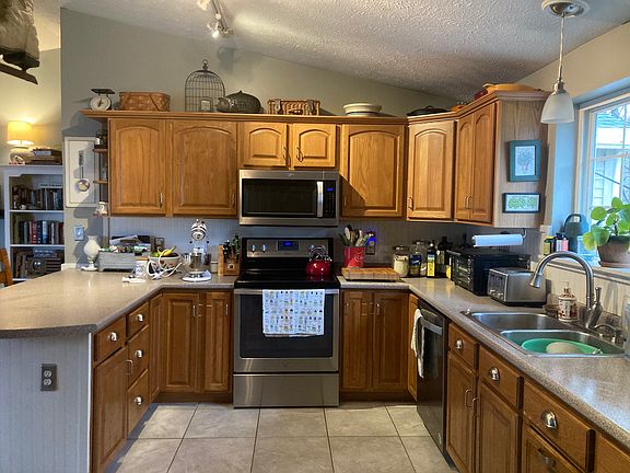 3rd image of 3 Farmlake Dr