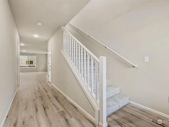2nd image of 2718 Leaning Oak Pl SE