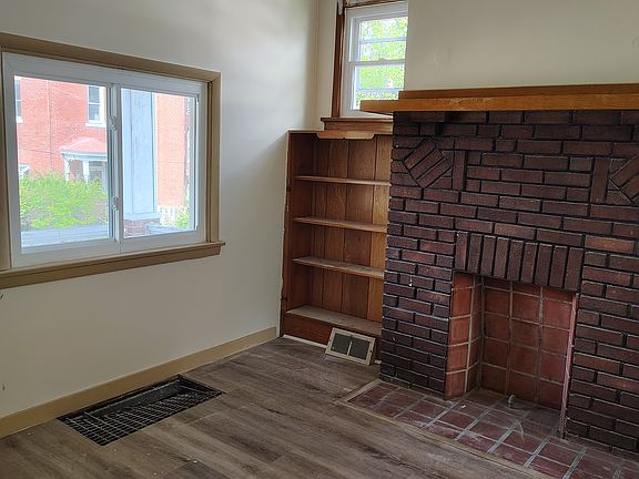 3rd image of 615 Maple St
