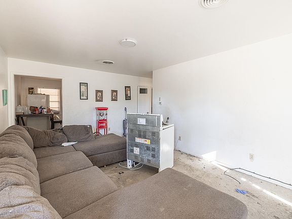 4th image of 2410 46th St