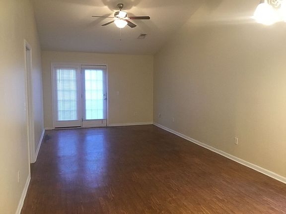 4th image of 1611 Horseshoe Dr APT A
