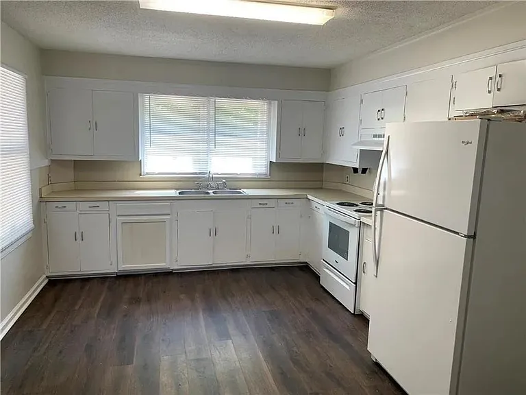 1404 Stevens Ln — Photo 18