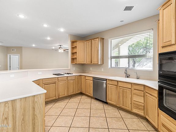 3rd image of 941 W Crooked Stick Dr