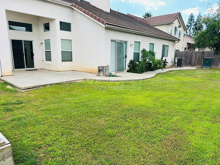 2982 E Granada Ave — Photo 2