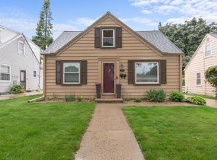 7808 Livingston Ave, Wauwatosa, WI 53213
