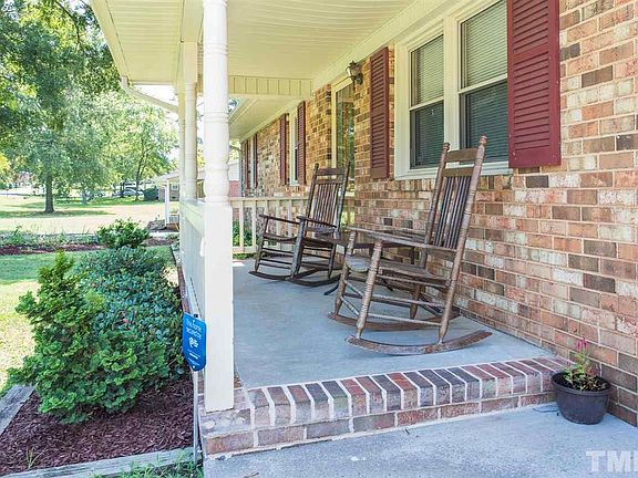 3rd image of 2555 Ardsley Dr