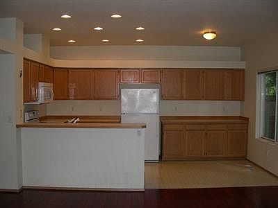 3rd image of 6020 Regents Ln SE