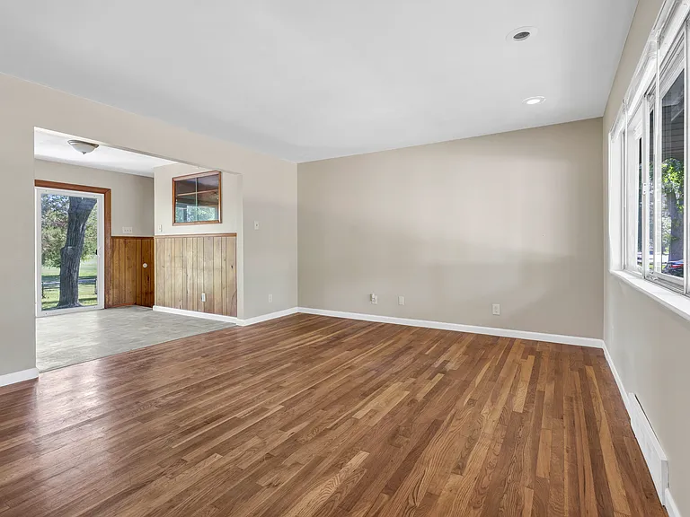 1016 Forestwood Dr — Photo 4
