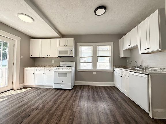 5th image of 2058 W 91st St
