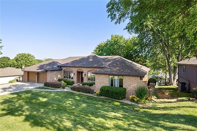 1st image of 6 Town View Cir