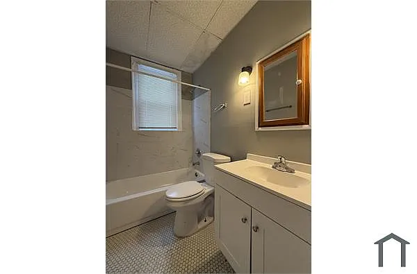 Building Photo - 648 S 37th St #3