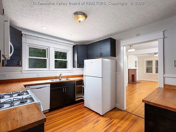 3rd image of 1814 Beechwood Dr