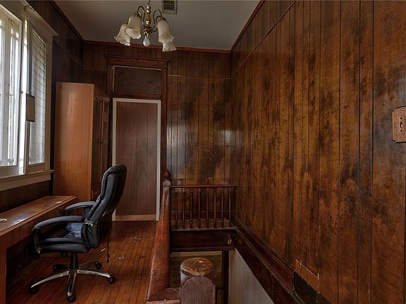2nd image of 805-07 Roosevelt Pl