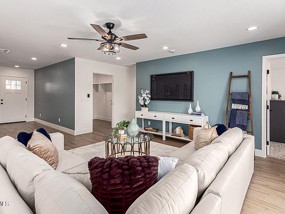 3rd image of 615 W ROMLEY Avenue