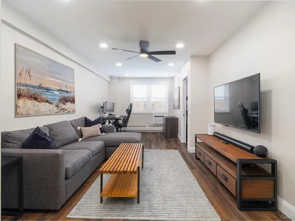 370 W Broadway #3M, Long Beach, NY 11561