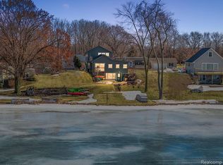 222 Ackerson Lake Dr, Jackson, MI