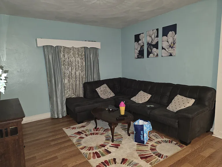 52 Grand Blvd — Photo 2
