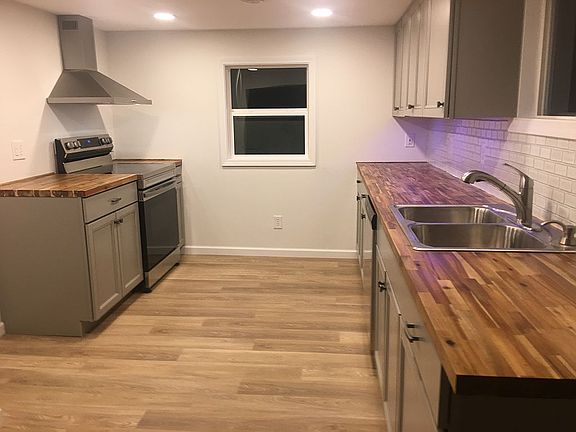 Kitchen - full lighting