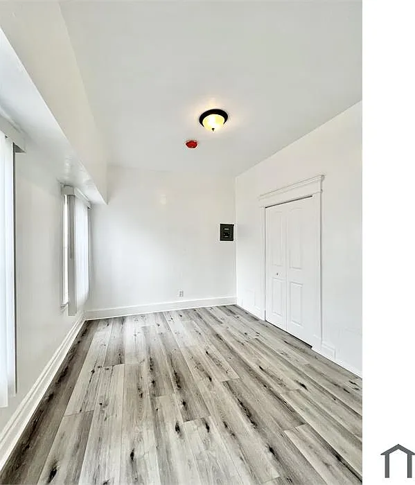 3 bed, 1000 sqft, $2,999 — Photo 3