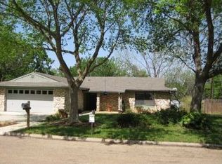 2110 Bel Air Dr, Taylor, TX 76574