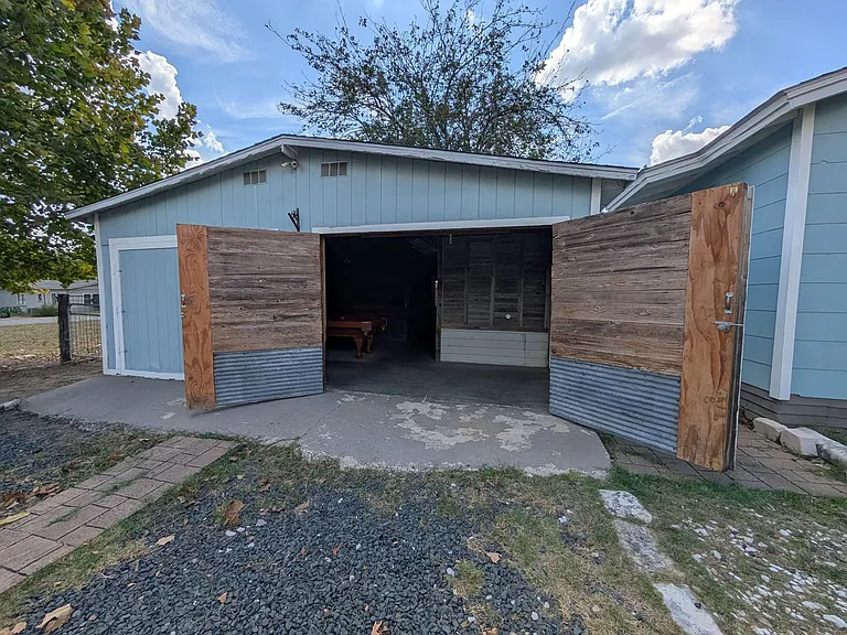 890 Josephine St — Photo 32