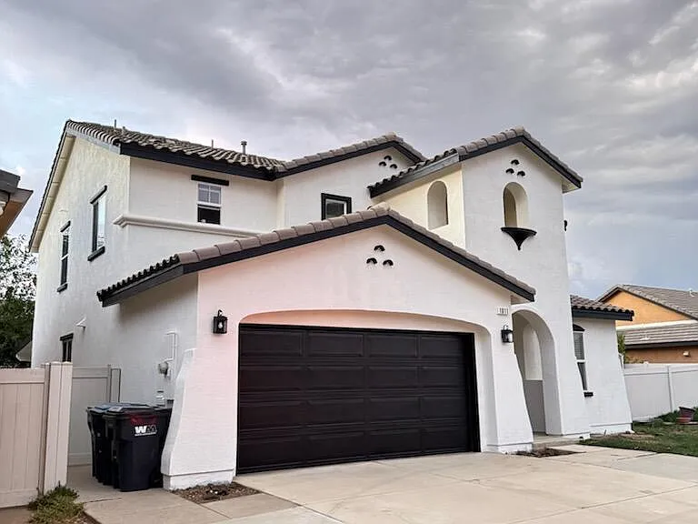 1011 Thoma Ln — Photo 2