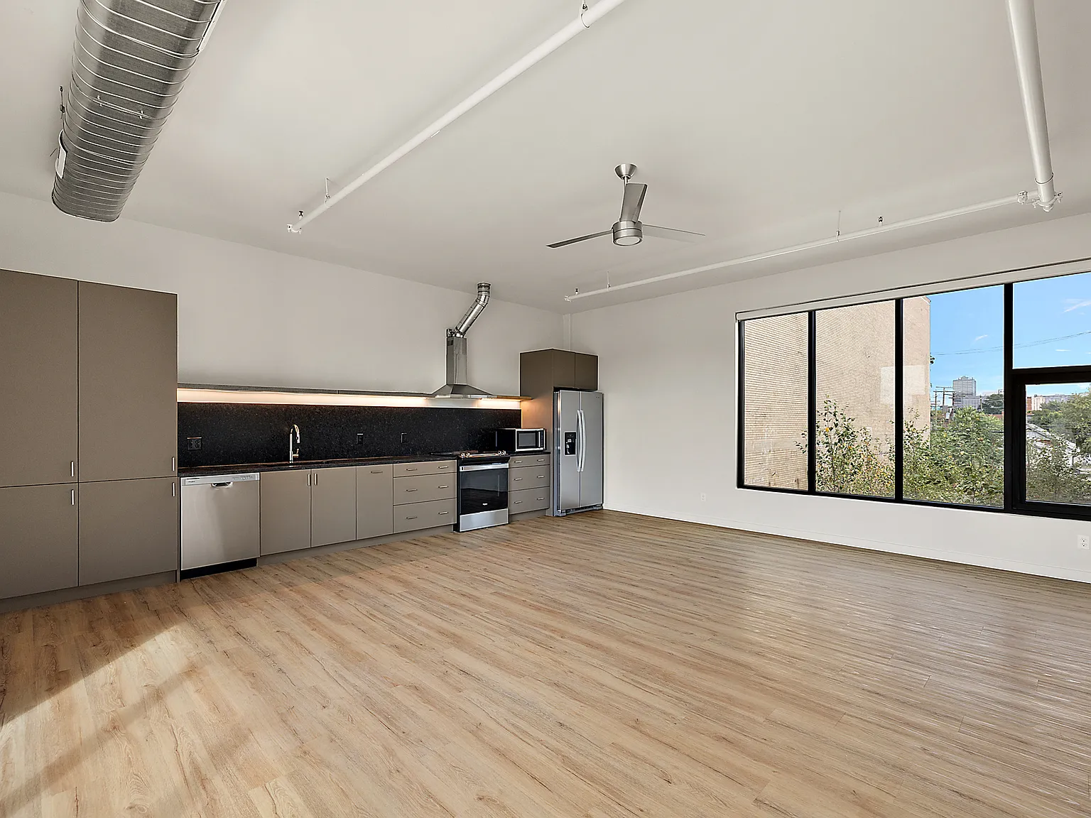 1 bed, 1.5 bath, 1051 sqft, $2,905 — Photo 4