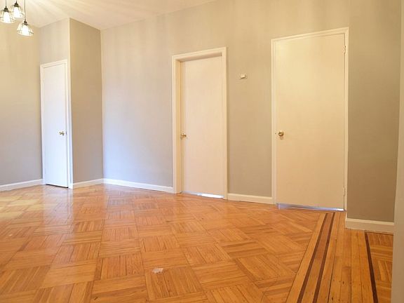 2nd image of 481 Montgomery St #3