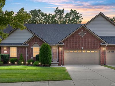 20730 Doves Pointe Dr, Brownstown, MI, 48174