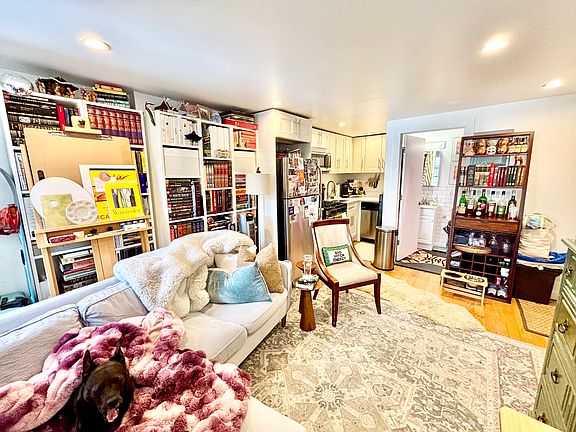 3rd image of 193 Sackett St APT 3R